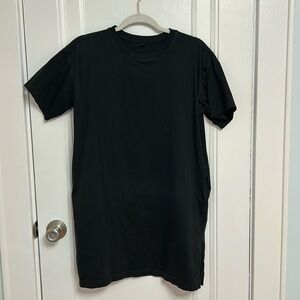 Simple Uniqlo Black T-Shirt Dress with Pockets